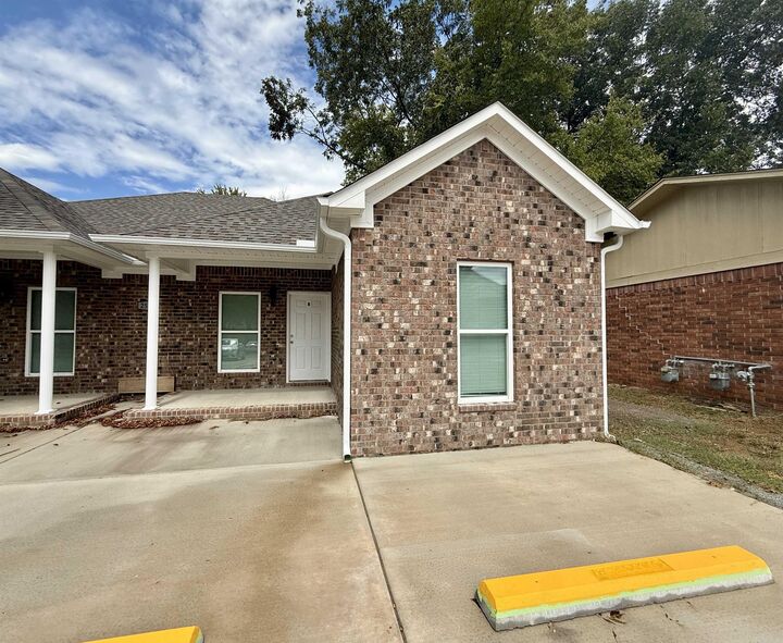 Property Photo:  2512 W Martin St  AR 72034 