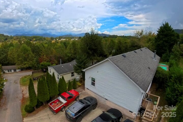 Property Photo:  304 Golden Aster Road  NC 28778