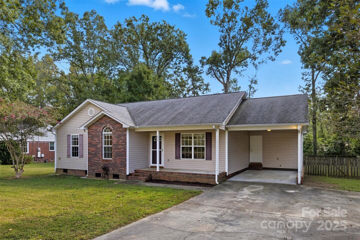 Property Photo:  914 Woodside Drive  NC 28086 