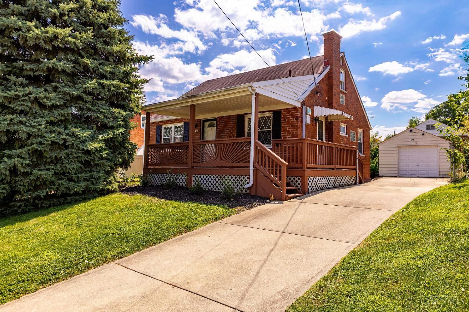 Property Photo:  1637 Centerridge Avenue  OH 45231 