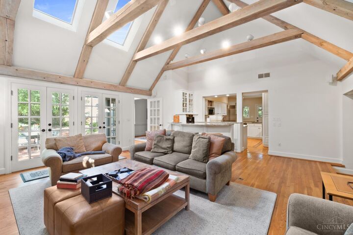 Property Photo:  1031 E Rookwood Drive  OH 45208 