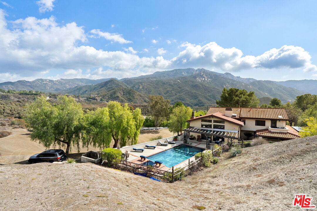Property Photo:  25613 Mulholland Hwy  CA 91302 