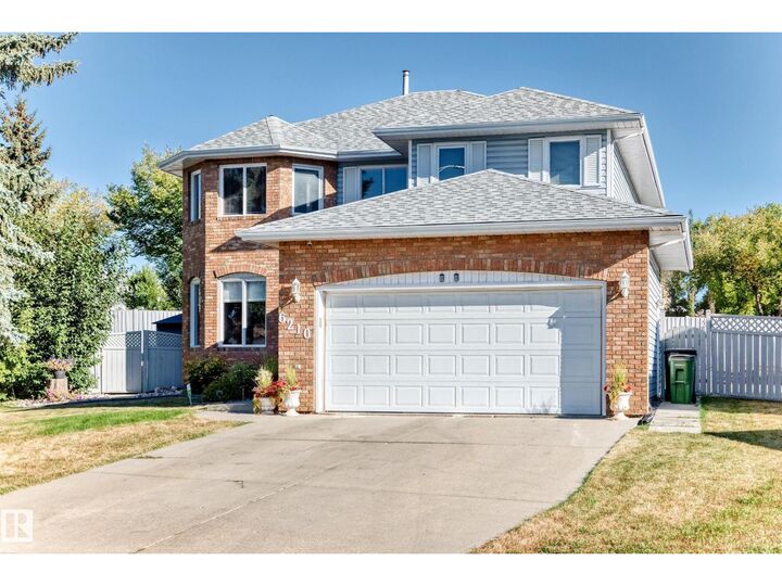 Photo de la propriété:  6210 152C Av NW  AB T5A 4W6 