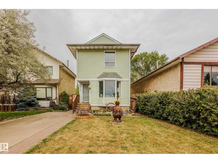 Photo de la propriété:  10714 98 Av  AB T8R 1E5 