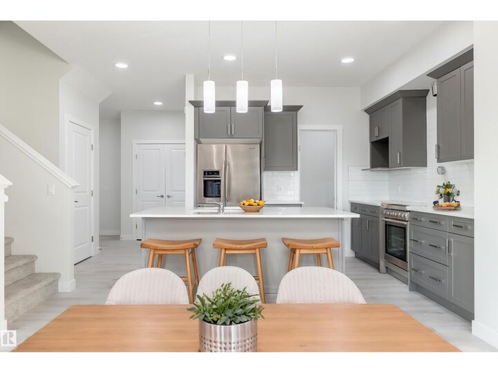 Property Photo:  2643 5 Av SW  AB T6X 3H9 