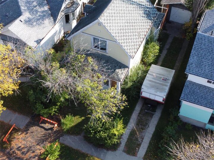 Property Photo:  1027 8th Street  MB R7A 3Y8 