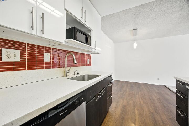 Property Photo: 1321 Webster St D303 CA 94501