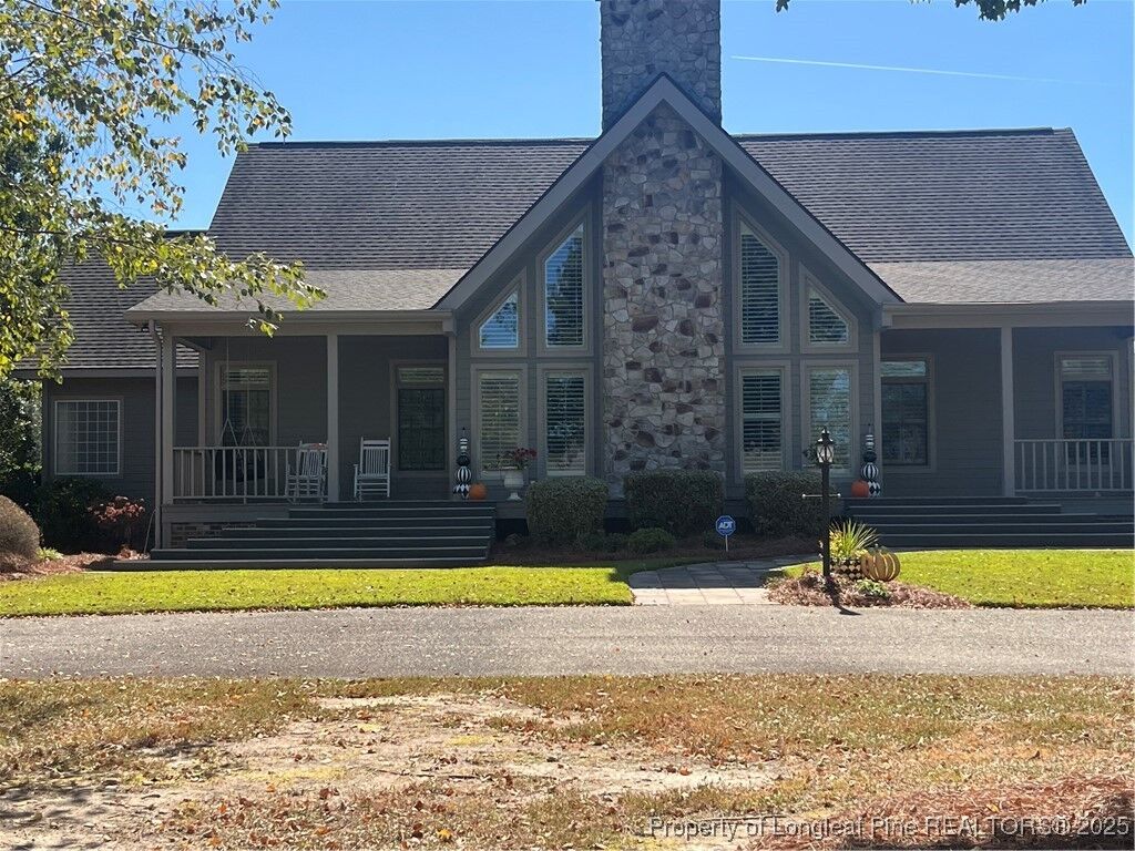 Property Photo:  1302 Oakridge Boulevard  NC 28358