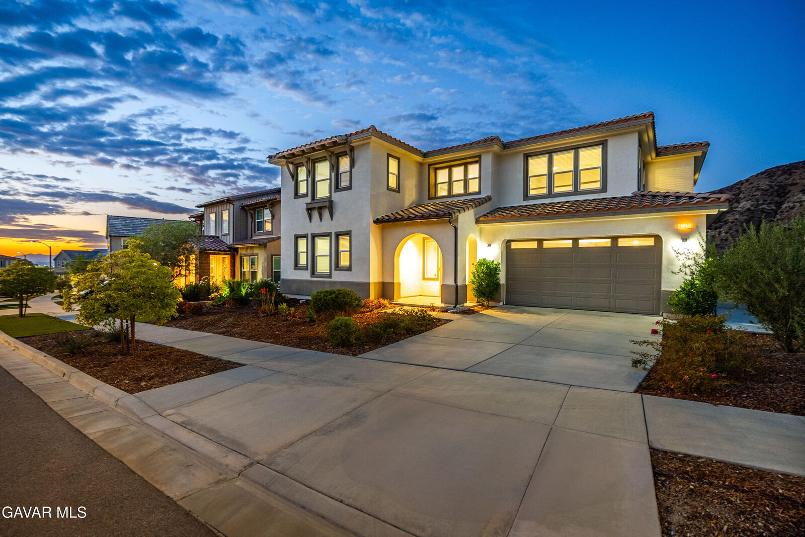 Property Photo:  25051 Hidden Willow Circle  CA 91387 