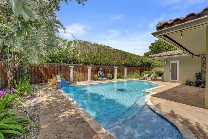 Property Photo:  2732 NE 26th St  FL 33305 