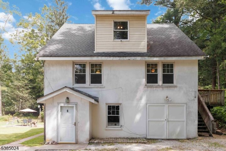 Property Photo:  5 Fanwood Ct  NJ 07421 