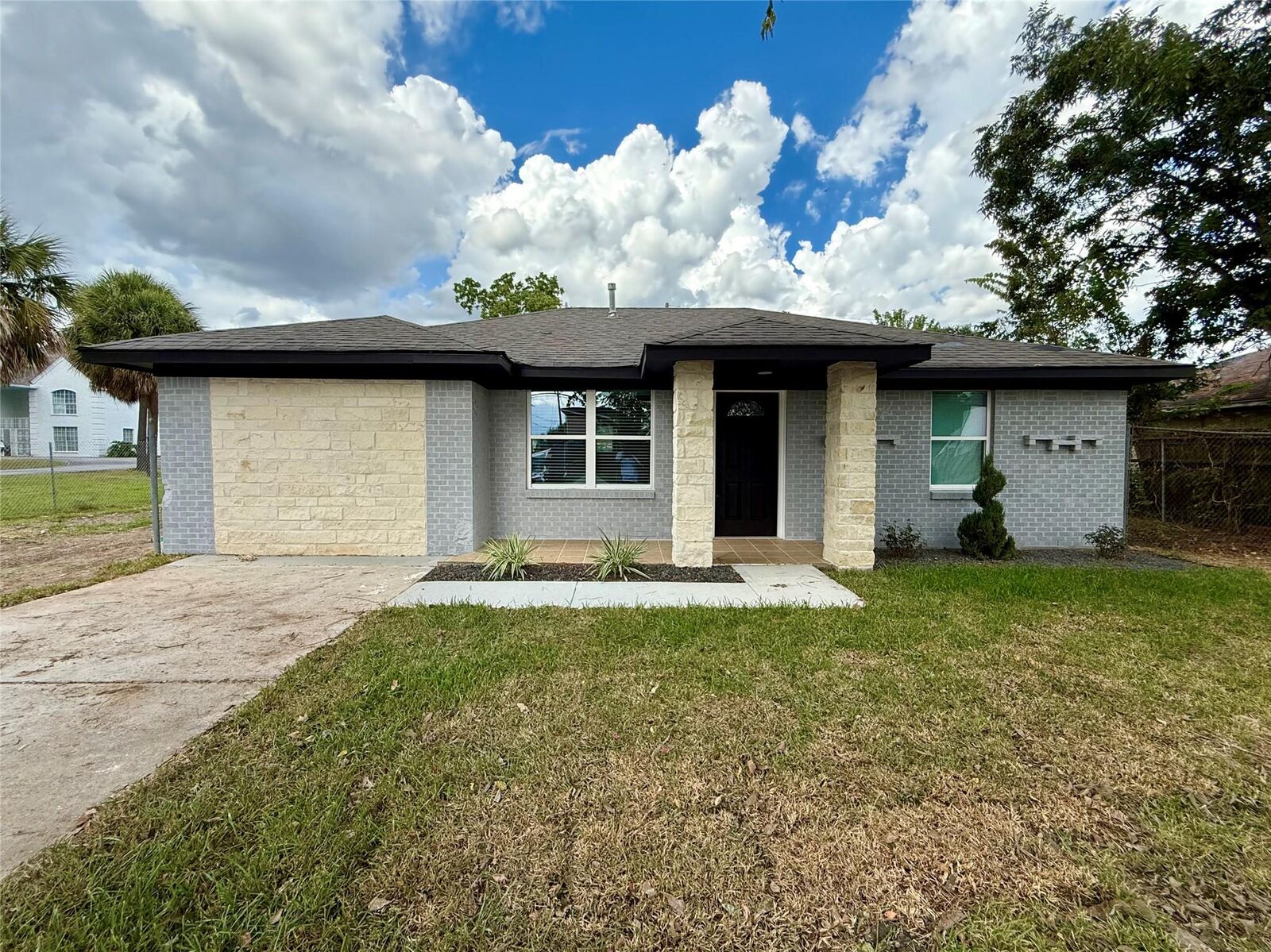 Property Photo: 2630 De Soto Street TX 77091