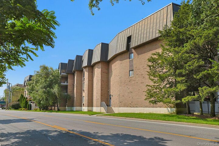 Property Photo:  560 Halstead Avenue 2E  NY 10528 