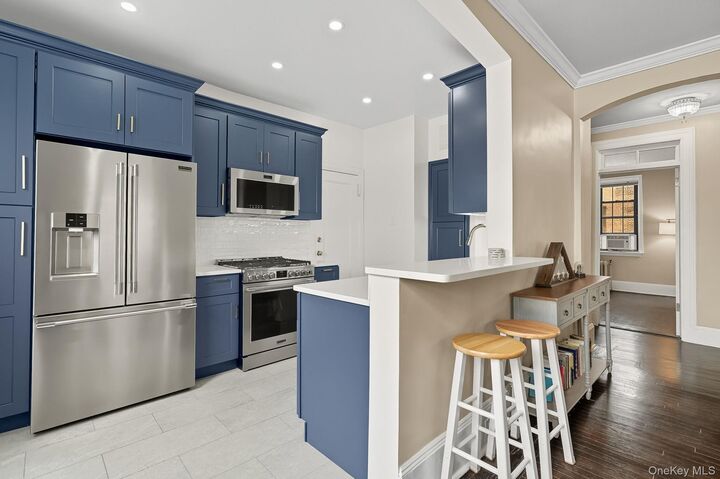 Property Photo:  830 Bronx River Road 5A  NY 10708 