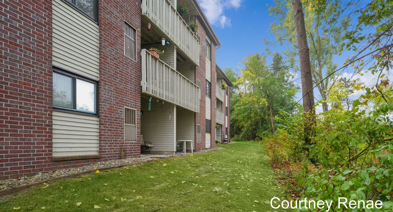 Property Photo:  3396 Devonwood Hills D  MI 49525 