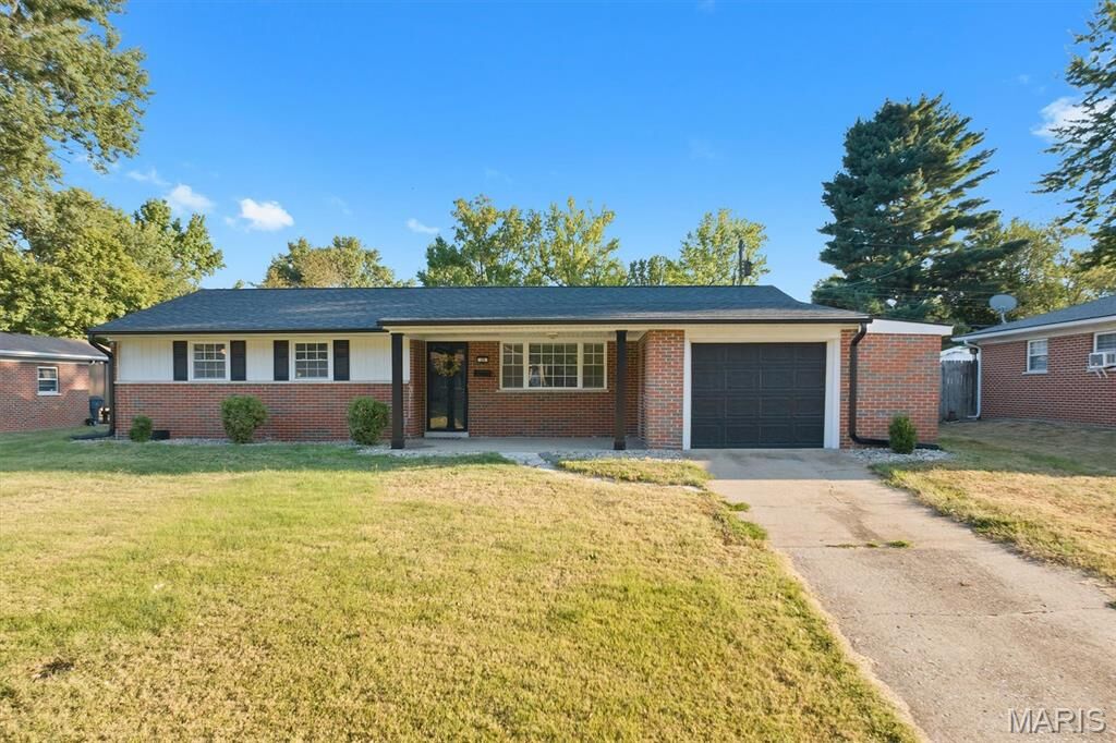 Property Photo:  20 Exeter Lane  IL 62226 