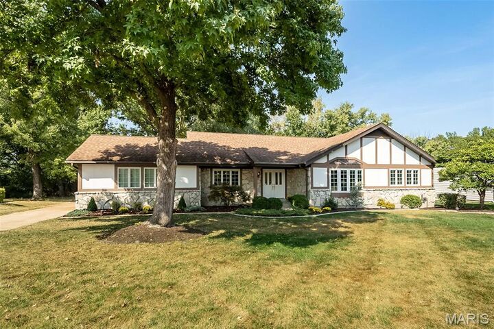 Property Photo:  16053 Hunters Way Drive  MO 63017 