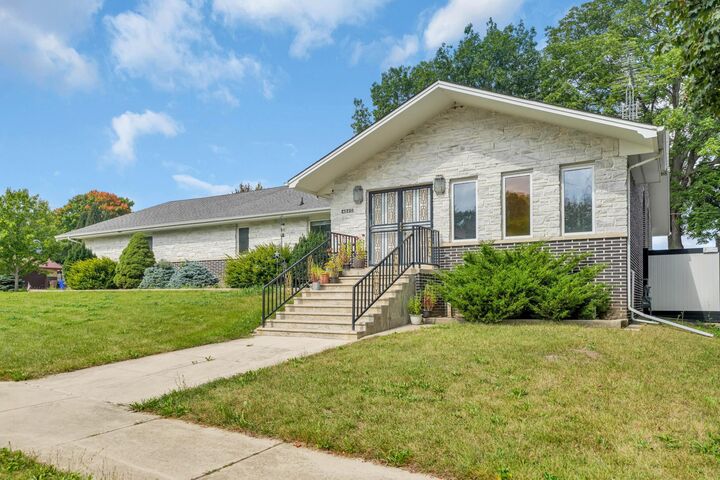 4820 71st St  Kenosha WI 53142 photo
