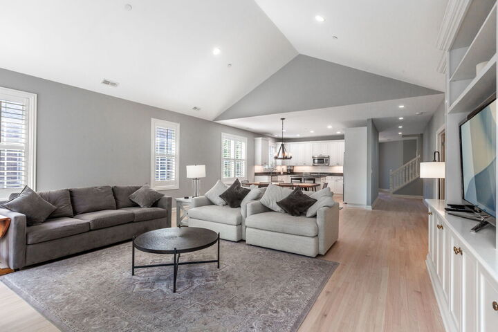 Property Photo:  2162 Washington Drive 2162  IL 60062 
