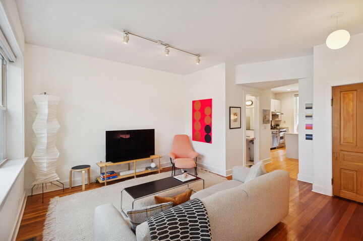 Property Photo:  2035 W Saint Paul Avenue  IL 60647 