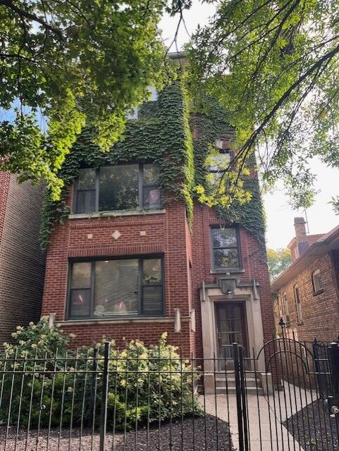 Property Photo:  1731 W North Shore Avenue 3  IL 60626 