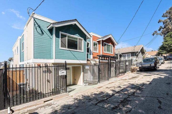 Property Photo:  2527 Wallace Street  CA 94606 