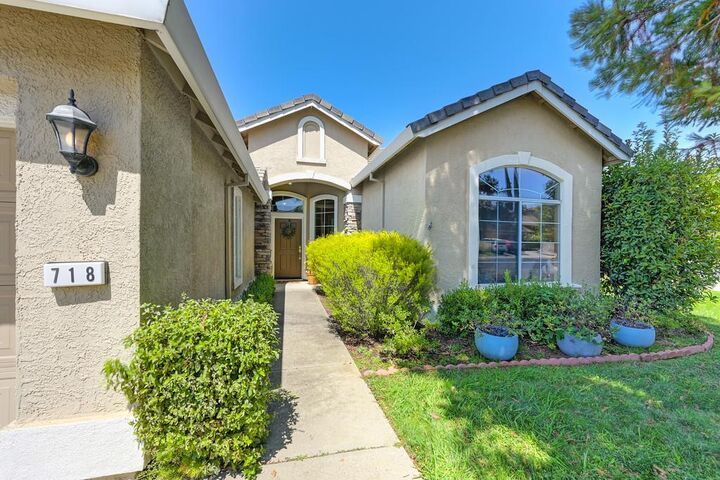 Property Photo:  718 Hunter Place  CA 95630 