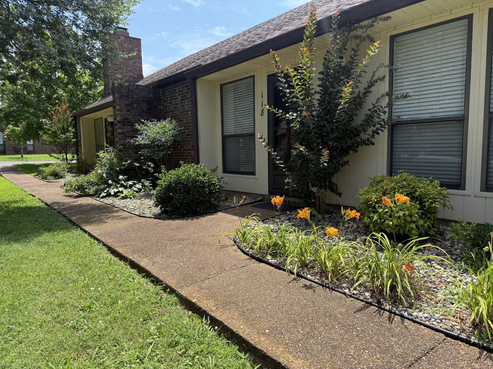 Property Photo:  118 Castlewood Ln  TN 37087 