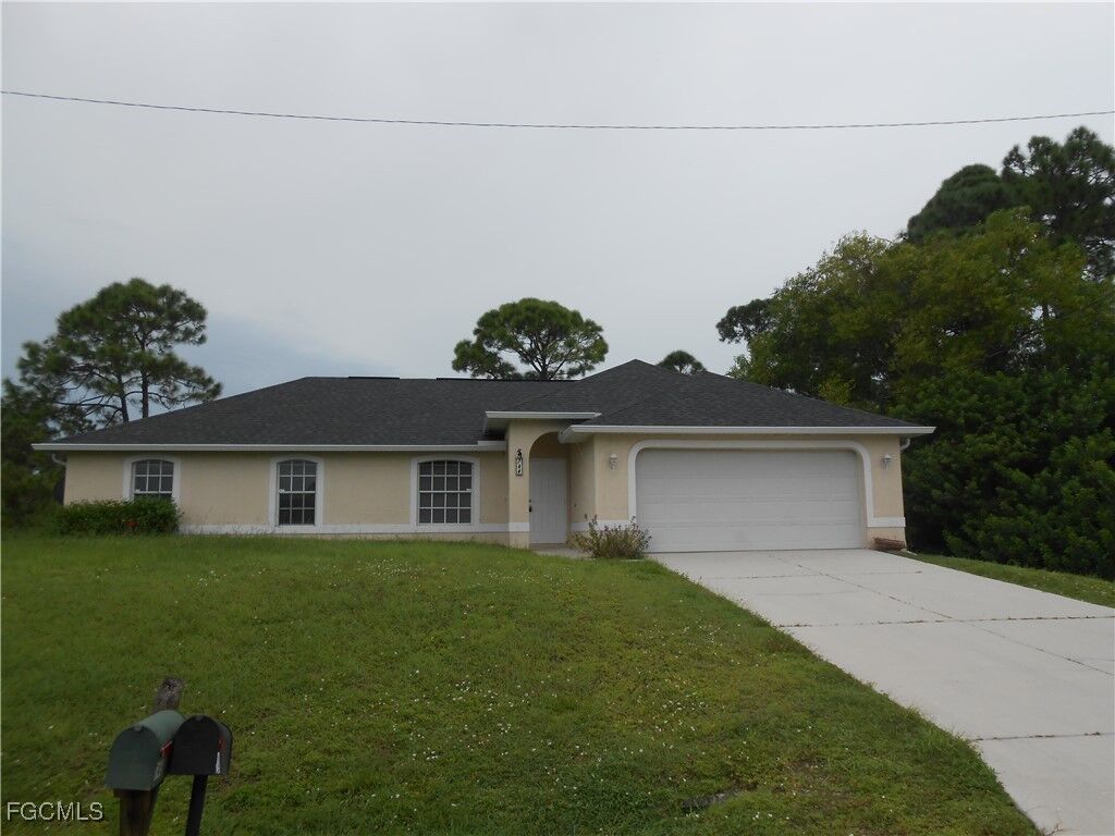Property Photo:  744 Ontario Avenue S  FL 33974 