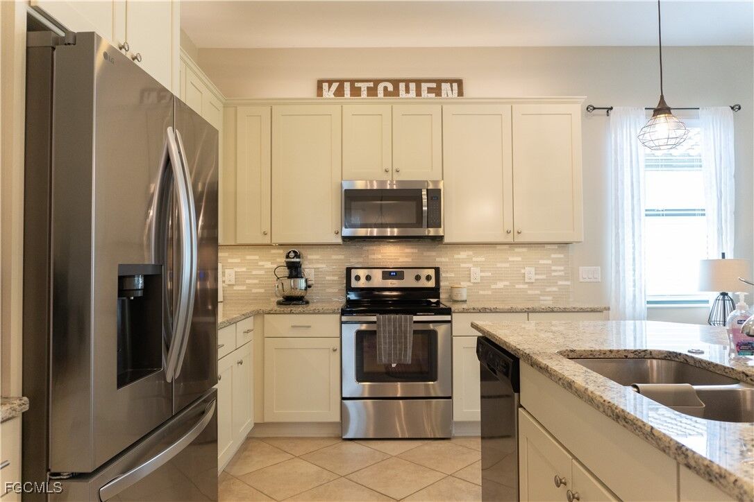 Property Photo:  11518 Golden Oak Terrace  FL 33913 