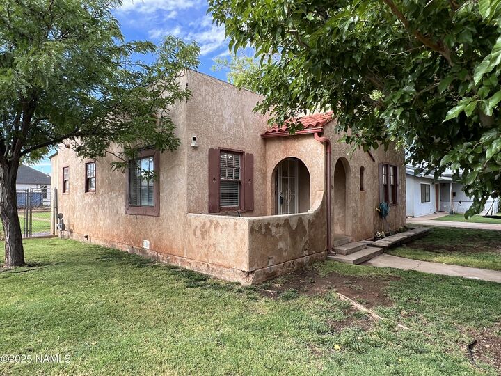 Property Photo: 1001 N Winslow Avenue AZ 86047