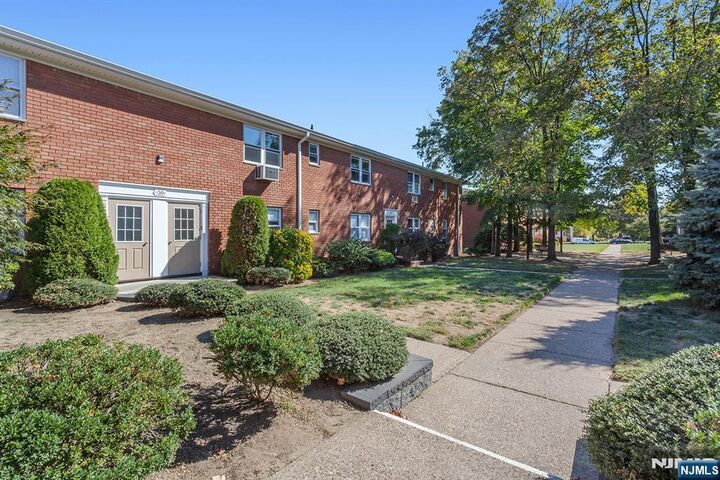Property Photo:  50 Knox Terrace 1B  NJ 07470 