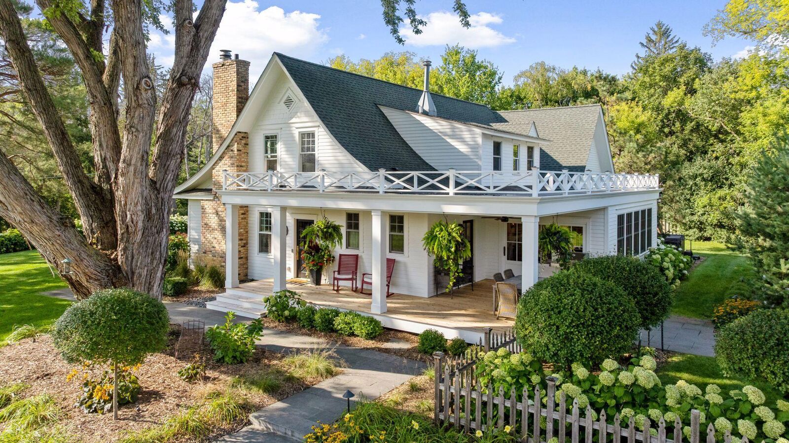 Property Photo:  820 Old Crystal Bay Road S  MN 55391 