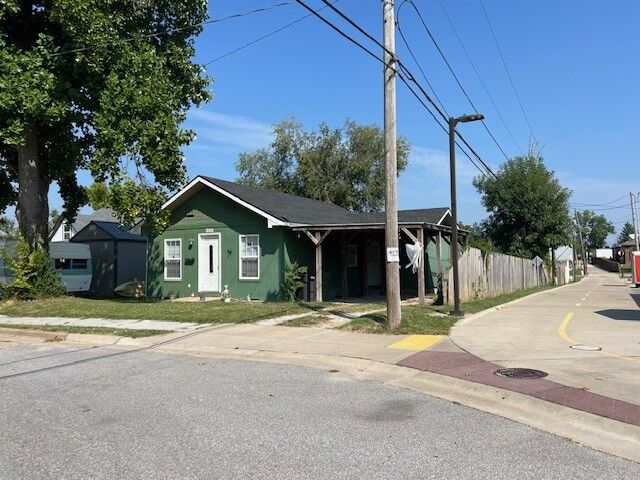 Property Photo:  203 W Cedar Street  AR 72756 