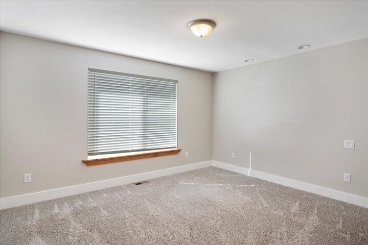 Property Photo: 5391 NW Frank Way OR 97756