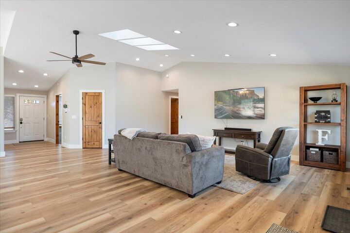 Property Photo:  5391 NW Frank Way  OR 97756 