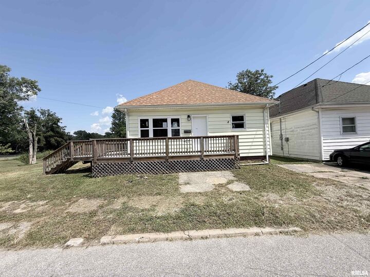 Property Photo:  407 N Buchanan Street  IL 62959 