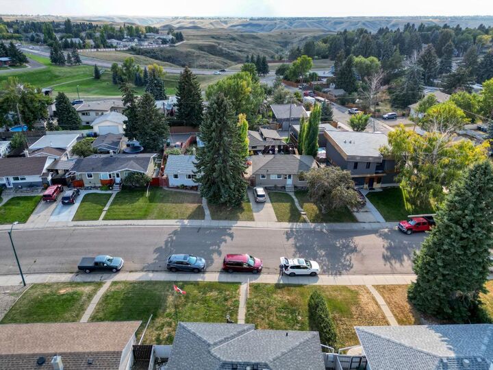 Property Photo:  1811 19 Ave S  AB T1K 1E3 