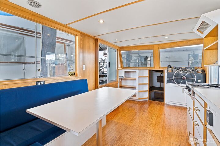 Property Photo:  2401 N Northlake Way  WA 98103 