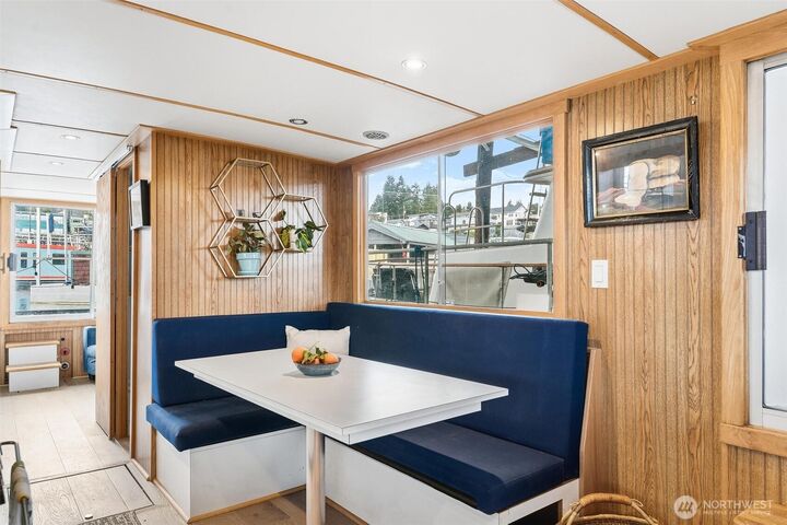 Property Photo:  2401 N Northlake Way  WA 98103 