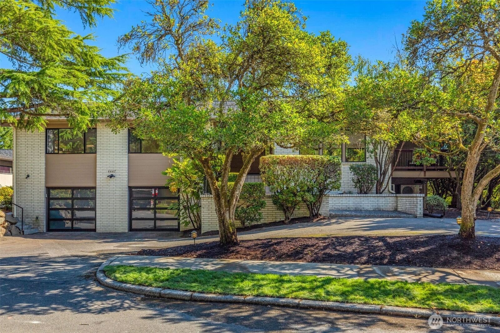 Property Photo: 6667 NE Windermere Road WA 98115