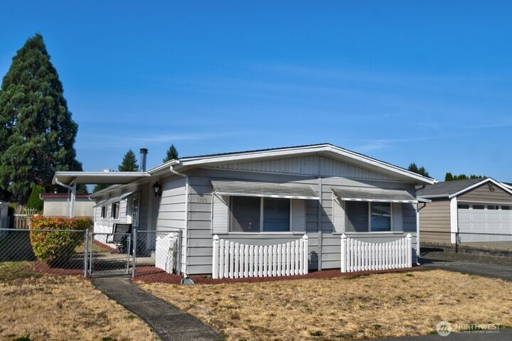 Property Photo: 5305 Yakima Lane SE WA 98503