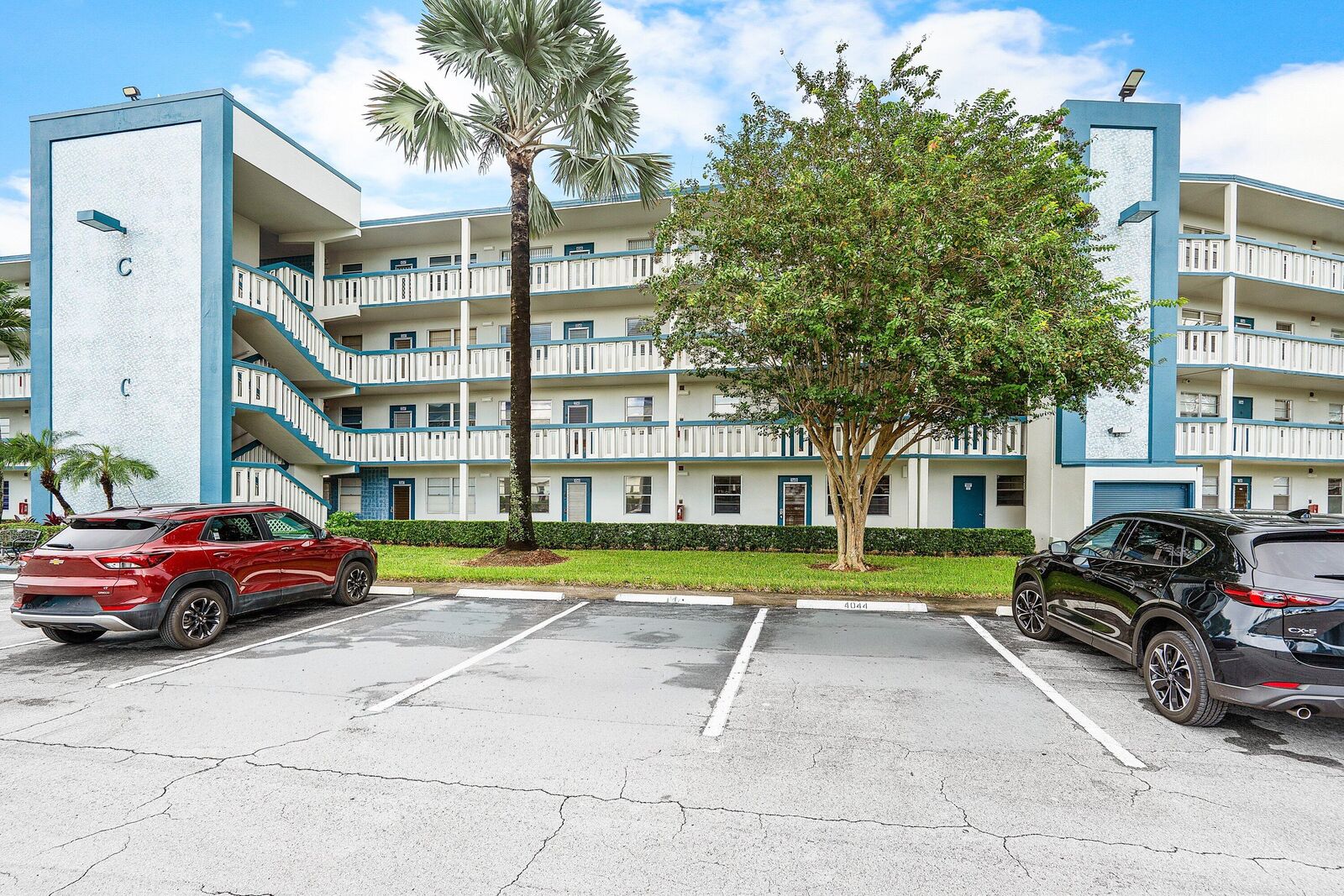 Property Photo:  1045 Lincoln C  FL 33434 