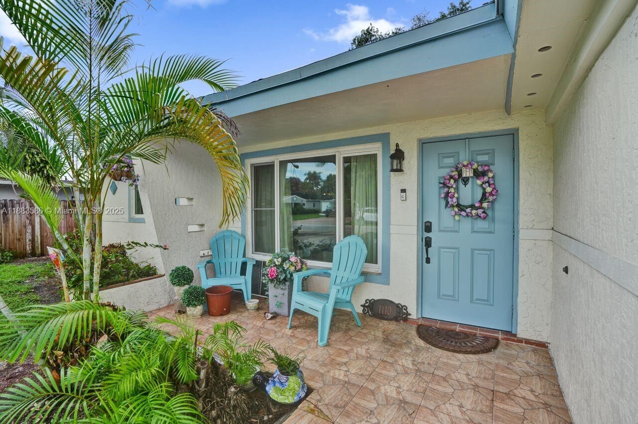 Property Photo:  1110 SW 32nd St  FL 33315 