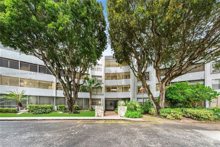 Property Photo: 10852 N Kendall Dr 203 FL 33176