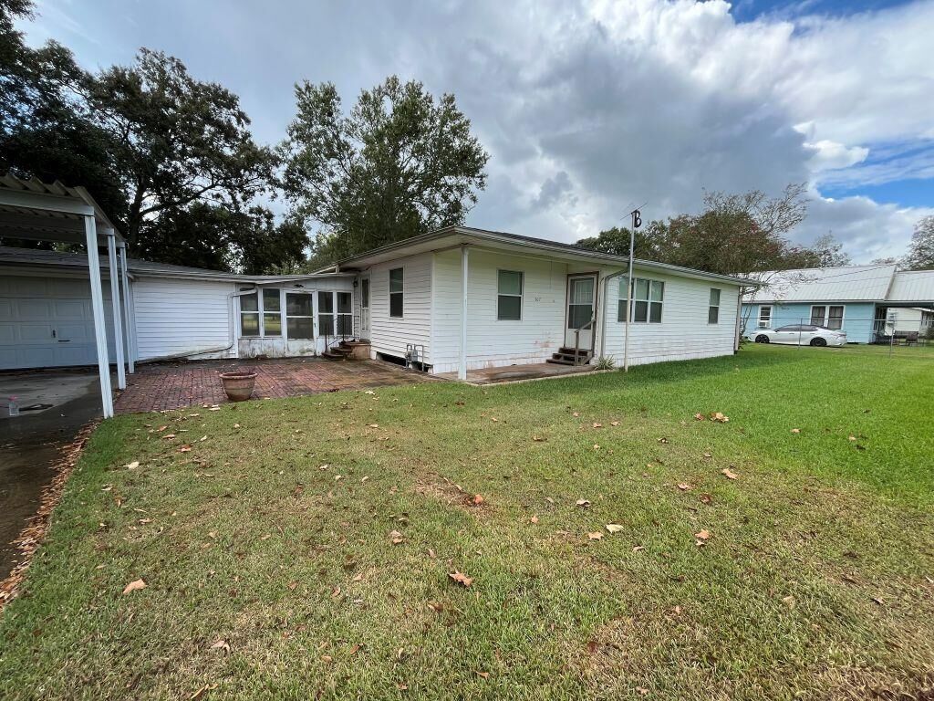 Property Photo: 507 Beaufort Street LA 70591