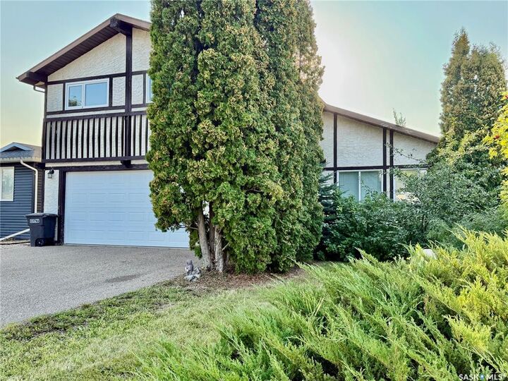 Property Photo:  1107 16th Street  SK S0K 2A0 