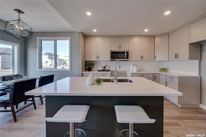 Property Photo:  947 Traeger Manor  SK S7W 0L8 