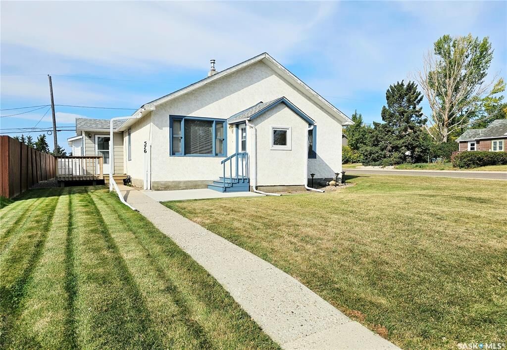 Property Photo:  576 3rd Avenue NW  SK S9H 0S6 