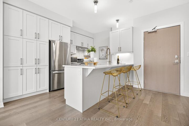 Property Photo: 3028 Creekshore Common 113 ON L5M 5K6